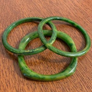 Bakelite Medium Green & Yellow mottled set of 3 bangles